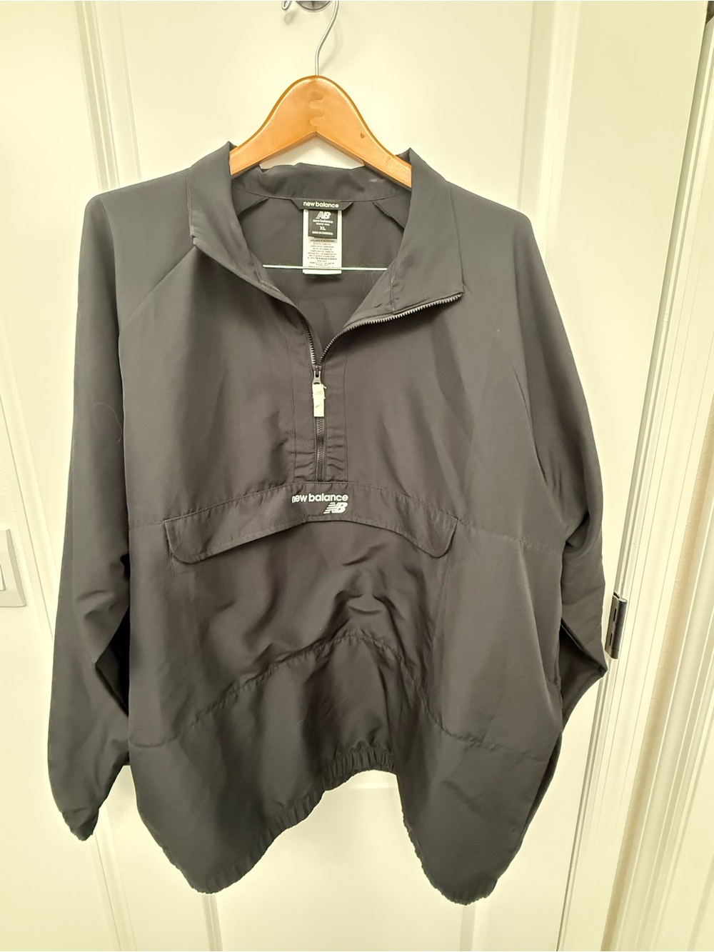 New Balance Black Pullover Windbreaker with Logo size XL